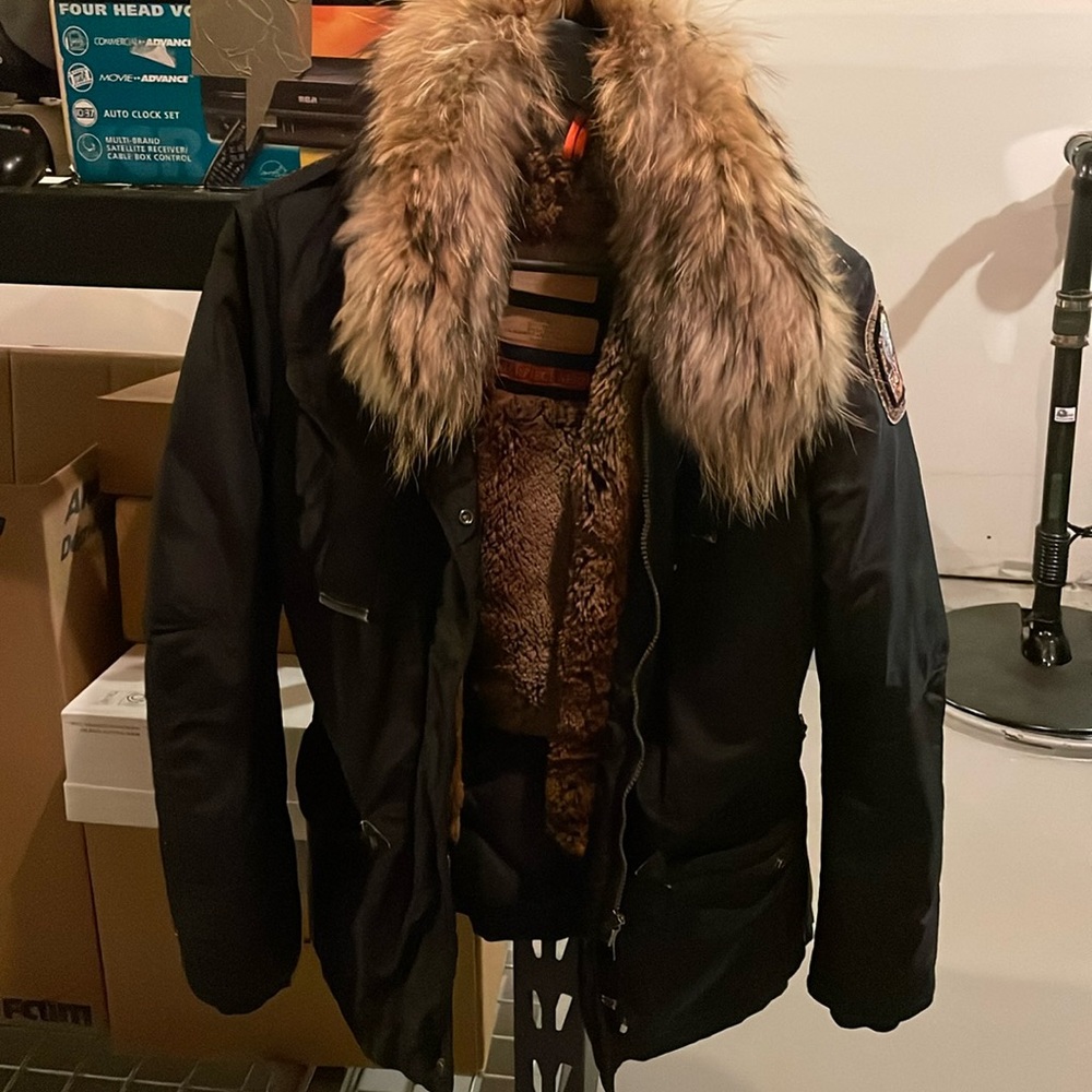 Parajumper Masterpiece series jacket size S with removable fur collar